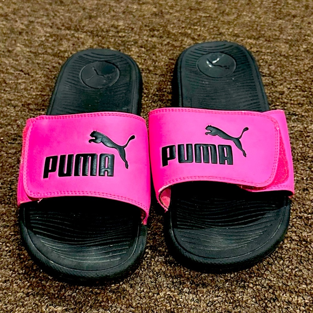 EUC! PUMA Kids Big Girls Pink Slide Sandals Sz 6C